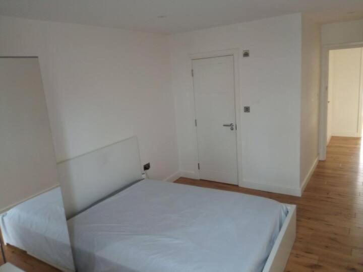 Luxury Penthouse Apartment ( Private Gated) — комфортный отель в Лондоне