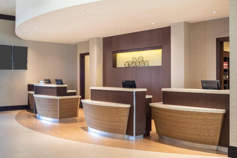Courtyard by Marriott Miami Airport — отель с удобствами в Майами