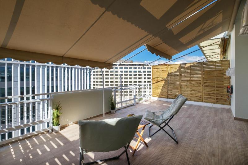 Цены на City Sky 1BD Apt 8' To Metro в Афины