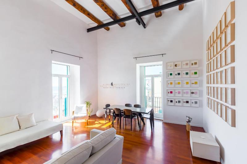 Цены на Contemporary Art House with a view by Napoliapartments в Неаполе