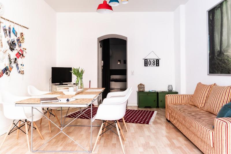 Family-friendly apartment in the center of Berlin — забронировать отель в Берлине