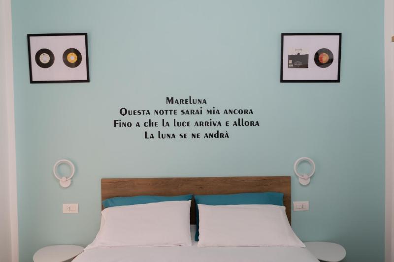 Цены на Yes I Know My Room - Storico в Неаполе