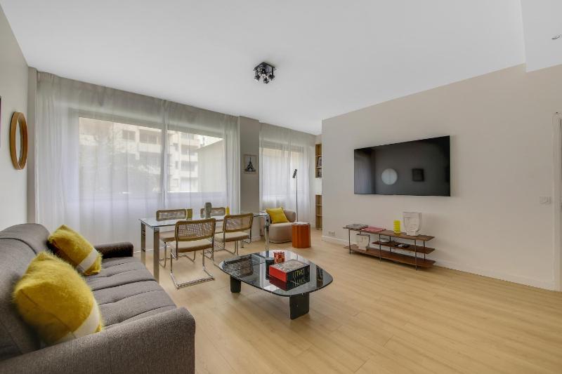 Chic, central a deux pas de Beaugrenelle — забронировать отель в Париже