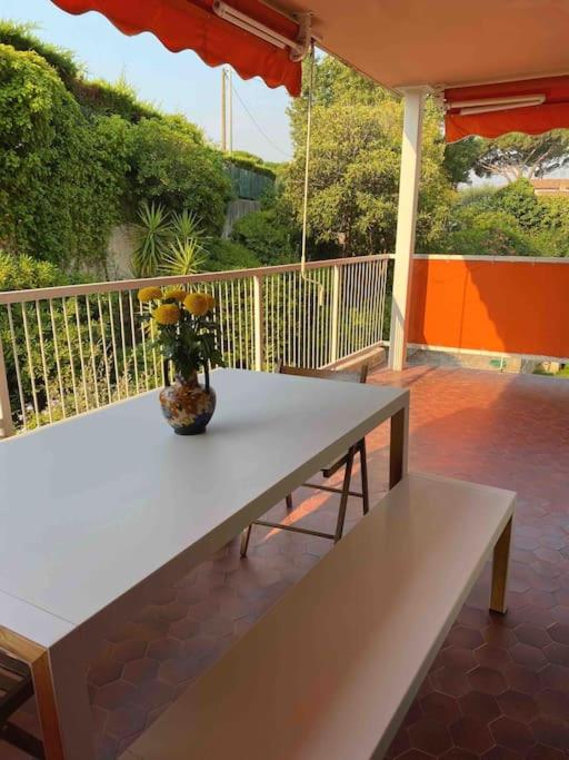 Appartement, piscine, terrasse, clim, Saint-Tropez — комфортный отель в Сент-Тропезе