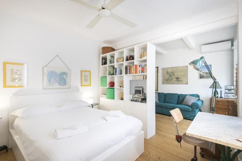 Easylife - Comodo studio con terrazza zona Navigli — комфортный отель в Милане