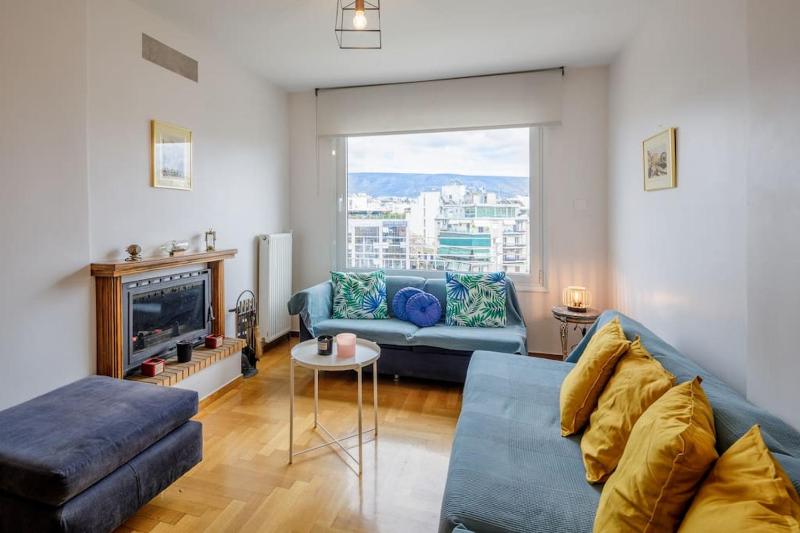 City view roof top apt 10min from Acropolis museum — отель в Афины, Греция