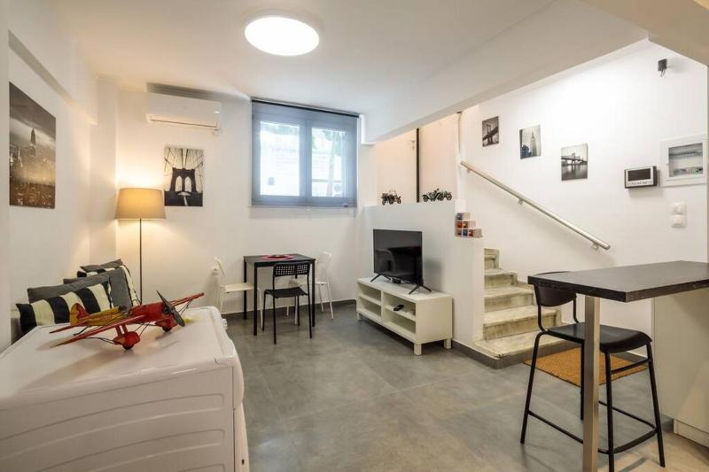 Hilton area brand new comfortable apartment — комфортный отель в Афины