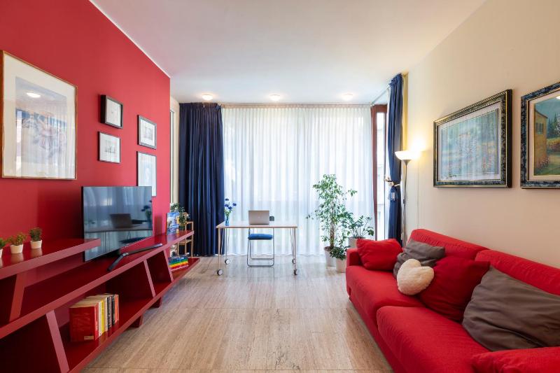 Twins Apartment - Tolstoj District — отель с удобным расположением в Милане