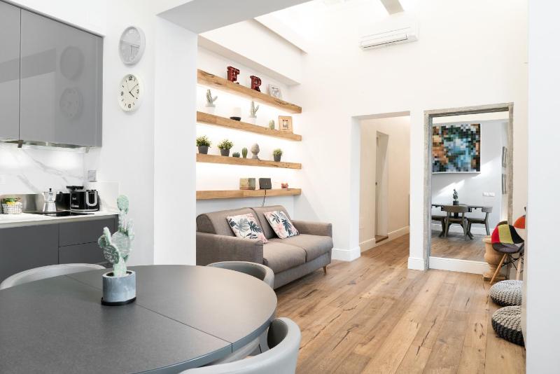 Luxury Apartment - San Pancrazio, Florence — отель с удобствами в Флоренции