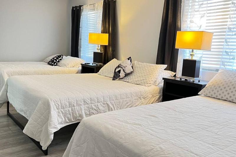 Mickelyn House- 5 bedroom 3 Bath 5 minutes to Speedway 18 min to Strip — комфортный отель в Лас Вегасе