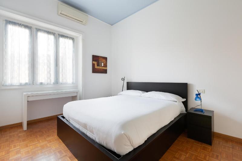 Cozy APT with Balcony - MM2 Sant'Agostino — комфортный отель в Милане