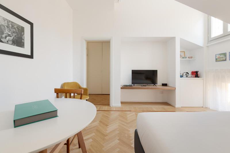 Spiga 46 Suites by Brera Apartments — отель с удобным расположением в Милане