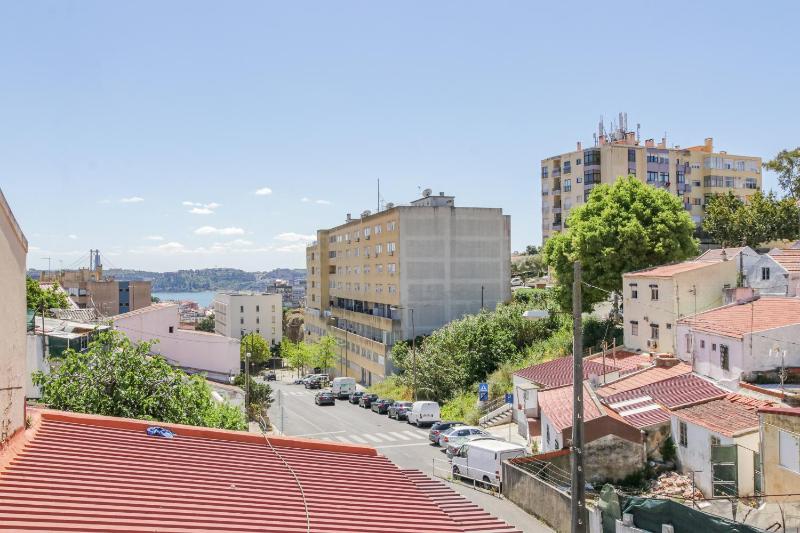 Cruzeiro Charm Apartments — отель с удобным расположением в Лиссабоне