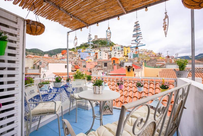 Domo 'e sa Rosa a Bosa - Camere con Vista Panoramica