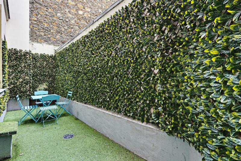 Chic Apartment with Garden -2BR-6P- Grenelle — забронировать отель в Париже