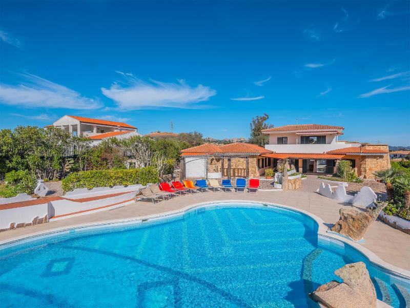 Villa Mathilde ad Arzachena - Elegante villa con navetta