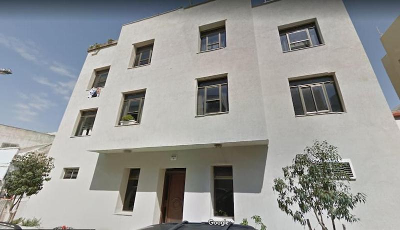 Two rooms apartment with a yard near the beach — забронировать отель в Тель-Авиве