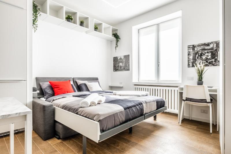 City Life House-RED San Siro & Duomo — забронировать отель в Милане