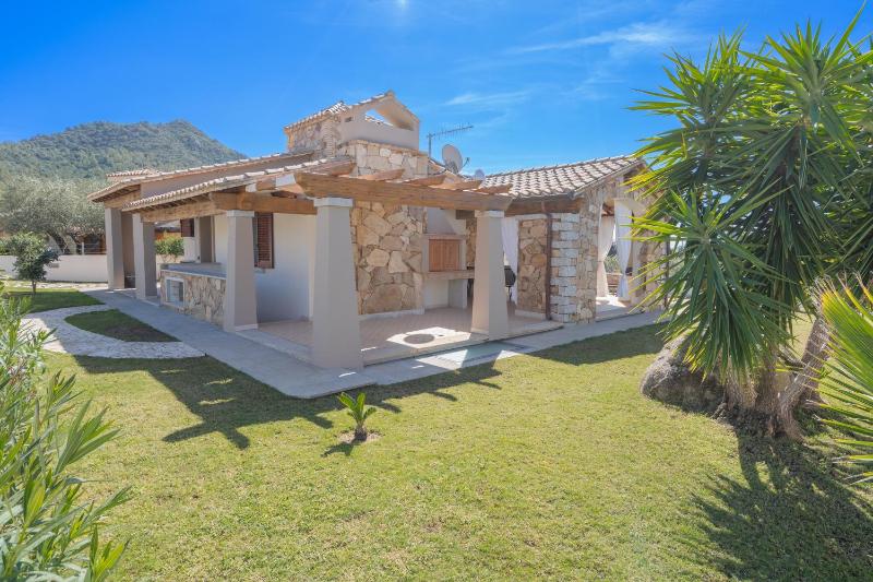 Villa Lory a Castiadas - Lussuosa Villa con Piscina