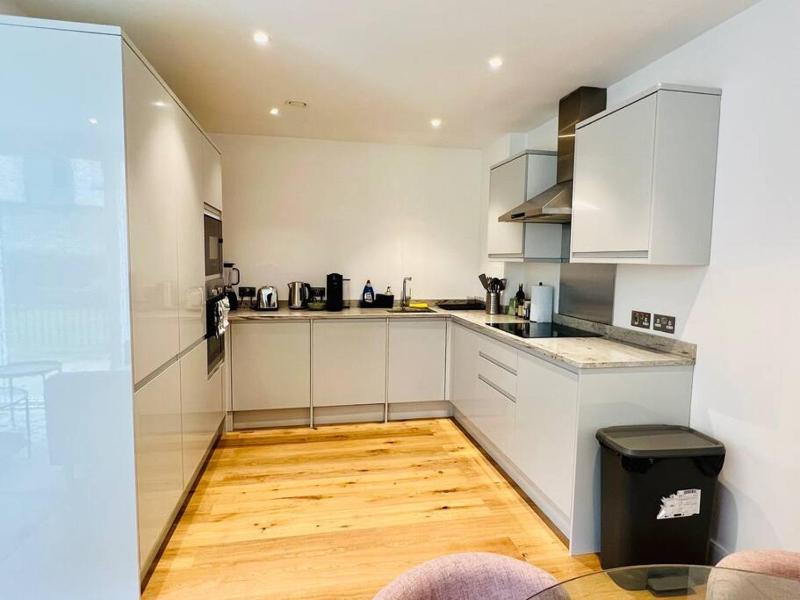 Цены на Luxury 2 Bed 2 Bathroom apt near tube station! в Лондоне