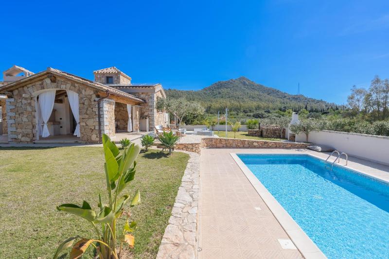 Villa Lory a Castiadas - Lussuosa Villa con Piscina