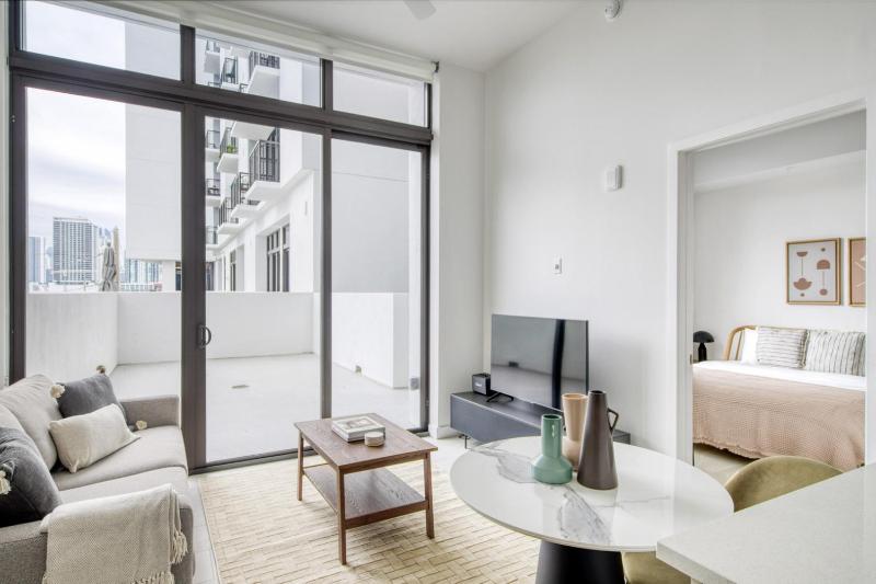 Wynwood 1br w gym pool lounge nr Midtown MIA-35 — отель в Майами, Соединенные Штаты Америки