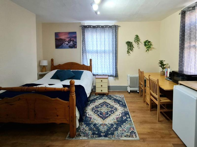 Lovely Private Room Near Central London — забронировать отель в Лондоне