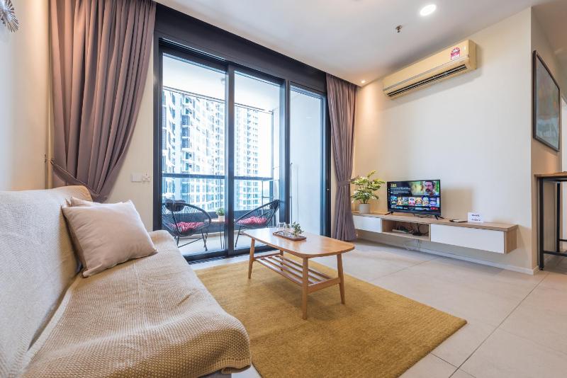 Balcony Netflix 2-6pax at Arcoris Mont Kiara — отель в Куала-Лумпуре, Малайзия