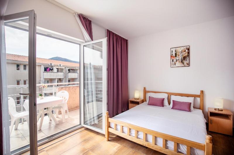 Montesun studio Apartments — отель с удобствами в Будва