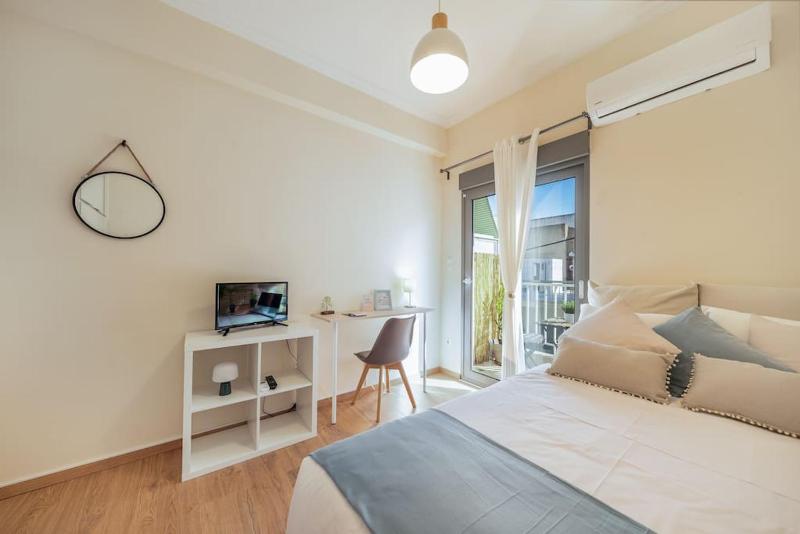 300Mbps brand-new studio in Athens — отель с удобствами в Афины