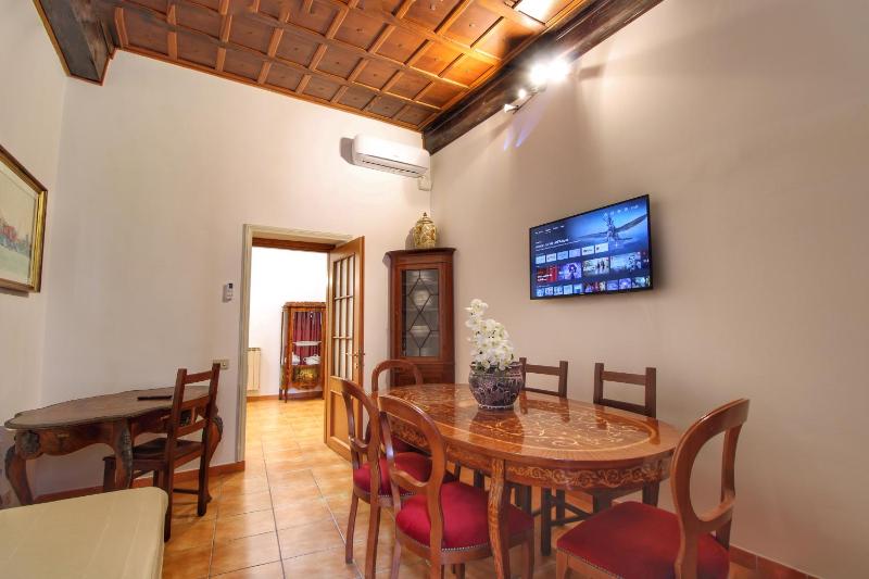 Biscione Large Apartment - Campo de Fiori by YourHost — отель с удобствами в Риме