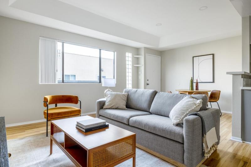 W Hollywood 2BR nr bars restaurants TJ LAX-417 — комфортный отель в Лос-Анджелесе
