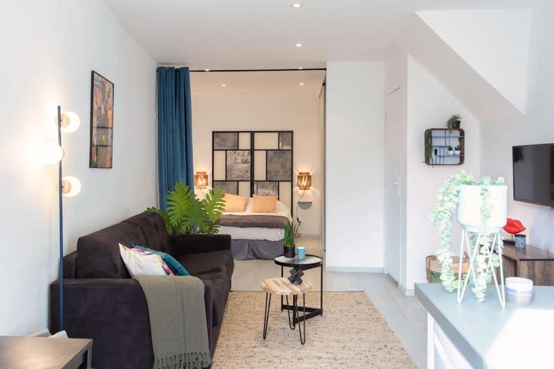 L5 2mins Walk to the Beach Heart of Old Town Nice — отель с удобствами в Николь