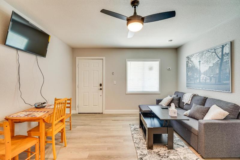 Central Henderson Retreat Near Dining and Lake Mead! — комфортный отель в Лас Вегасе