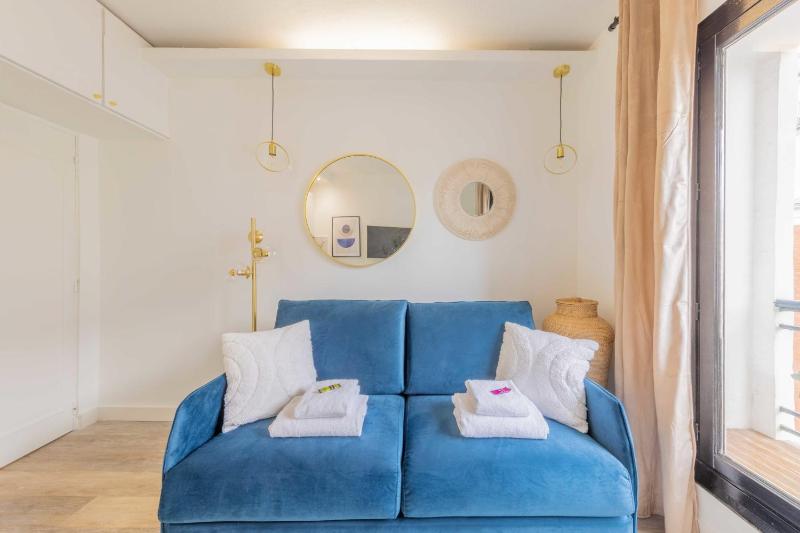 Studio chic in the heart of Paris - Republique — отель с удобствами в Париже