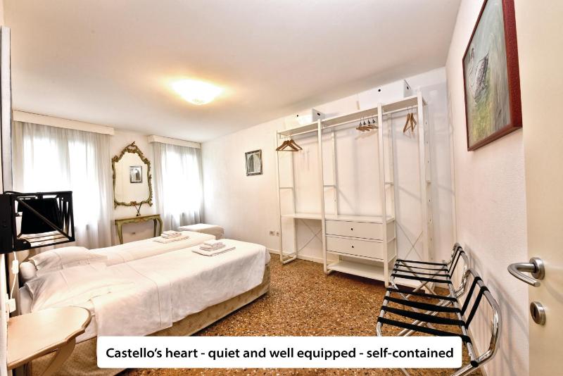 Casa ai Greci - Central apt in Castello — отель с удобствами в Венеции