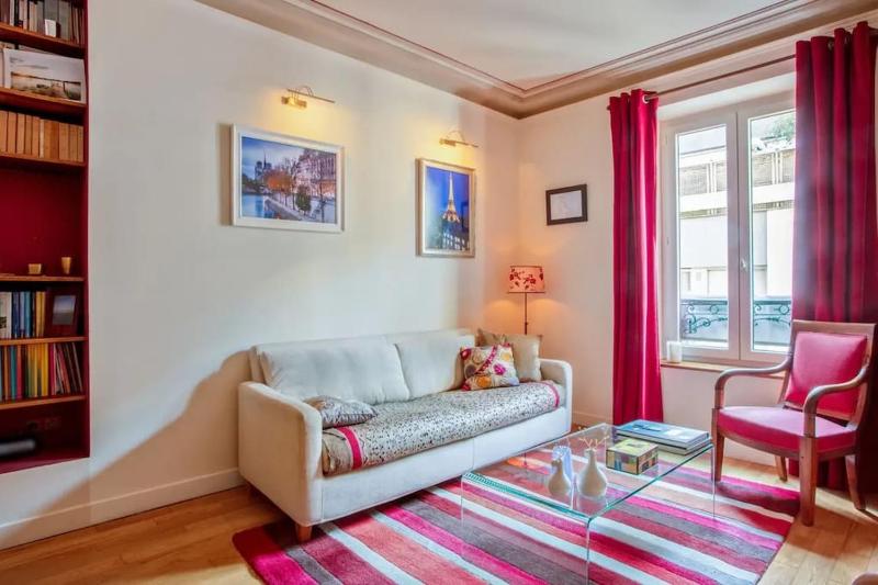 Champs Elysee Elegant studio calme AC — отель с удобным расположением в Париже