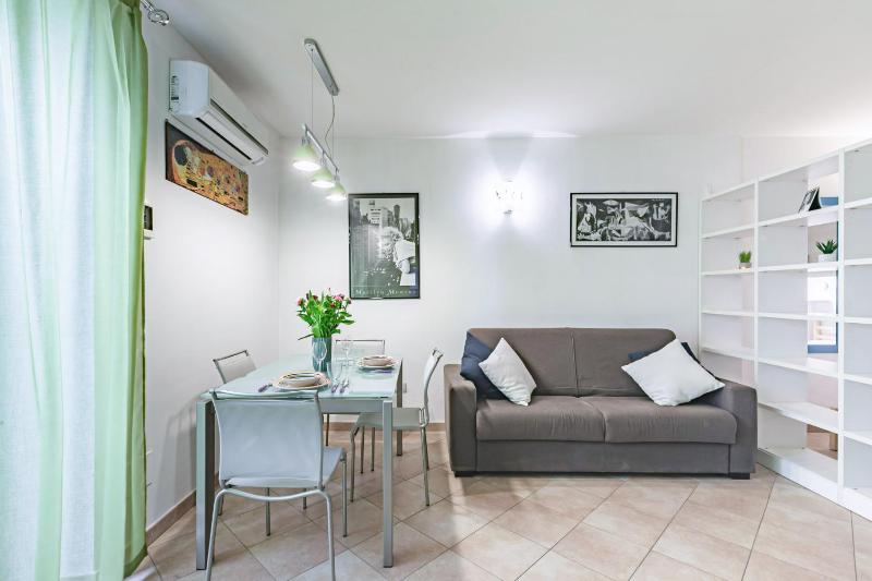 Central Flat near Teatro Massimo and Via Roma — отель с удобствами в Палермо