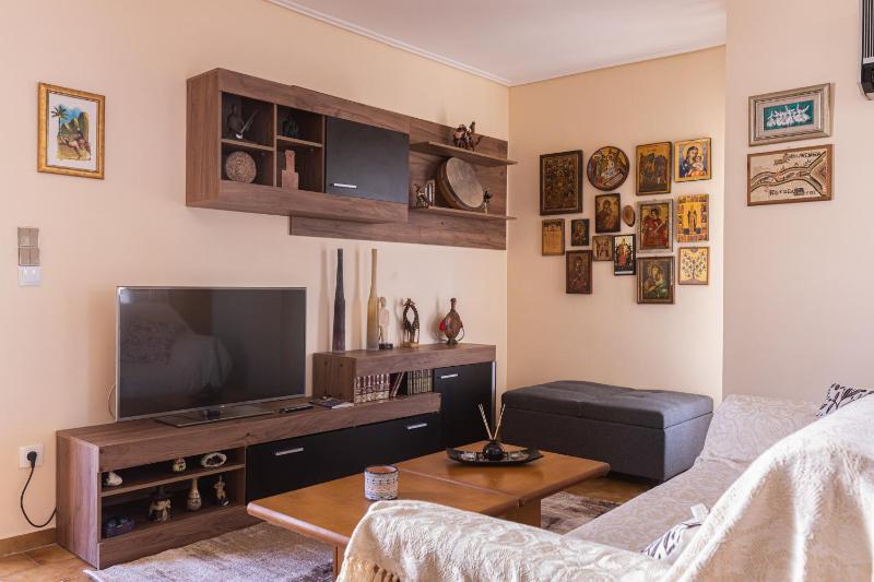 SeaView apt in Varkiza steps to Beach with Parking — комфортный отель в Афины