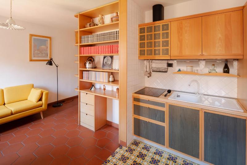 Quiet apartment in the heart of Trastevere — отель в Риме, Италия