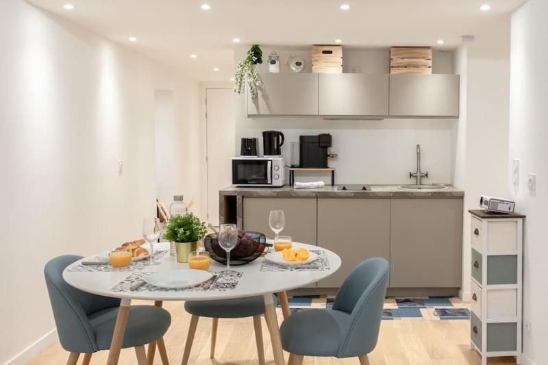 L10 Central Suite 2 bedrooms Old Nice WIFI 3mins Sea — отель с удобствами в Николь
