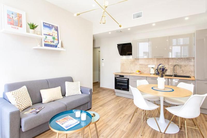 L19 1BDR Massena central 2mins Sea/PromenadeAC/Balcony — отель с удобствами в Николь