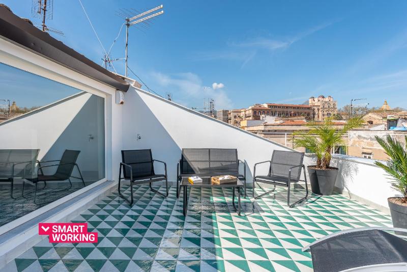 Porta di Castro Design Apartment with Terrace by Wonderful Italy — отель с удобствами в Палермо