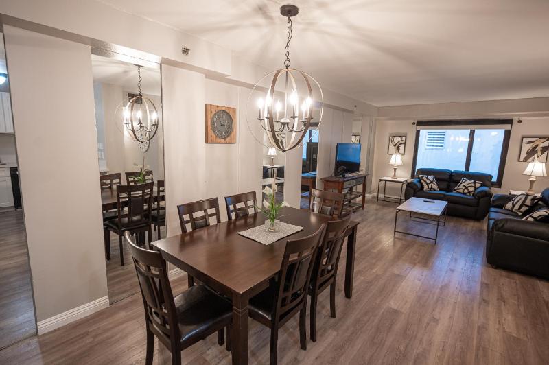 Stay Together Suites on The Strip - 2 Bedroom Suite 976 — забронировать отель в Лас Вегасе