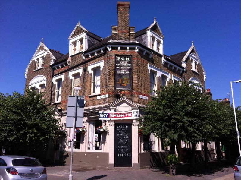 Forest Gate Hotel - Free Parking limited spaces — отель с удобствами в Лондоне