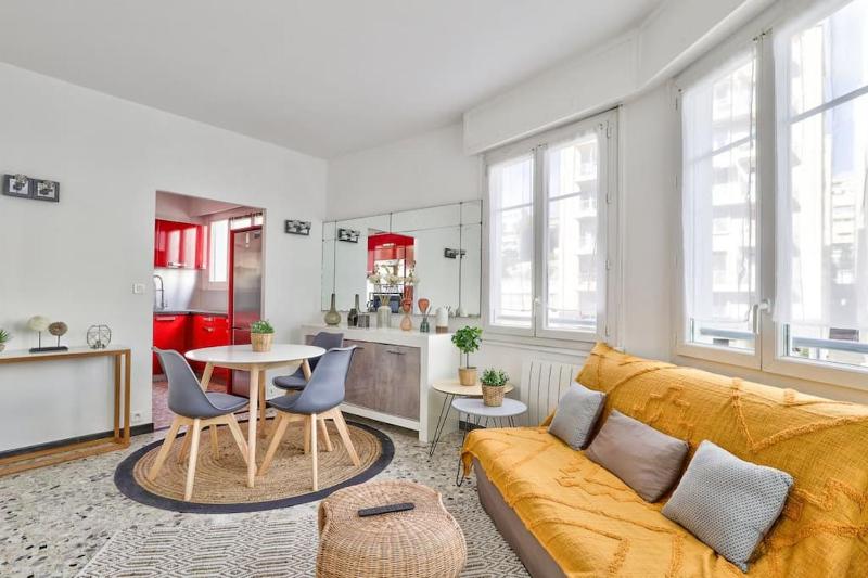 L29 Lenval beach at 1min walk to Sea front AC Balcony — комфортный отель в Николь