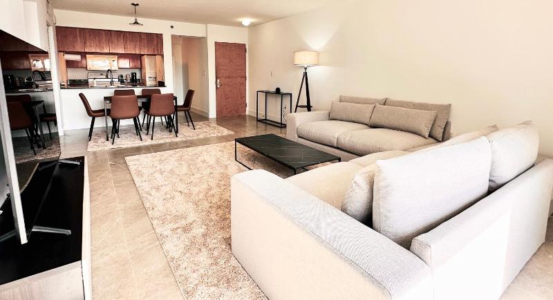 Stunning 3 bedroom Apt with Panoramic City Views — отель с удобствами в Майами