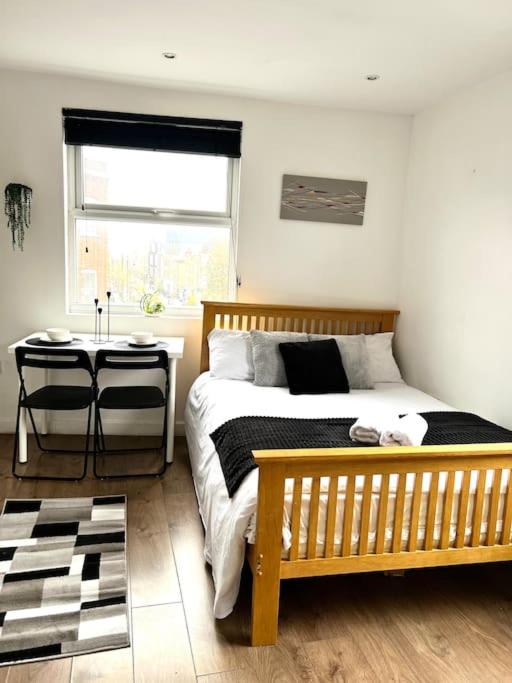 Very Nice Studio Flat in a Great Location — забронировать отель в Лондоне