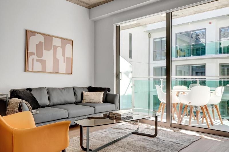 Цены на Downtown 1BR w Pool Gym WD nr Staples Center LAX-553 в Лос-Анджелесе