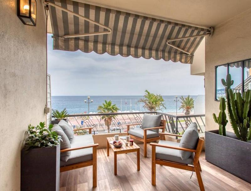 L39 Suite Promenade des Anglais, Vue Mer/Terrasse&WIFI — отель с удобствами в Николь